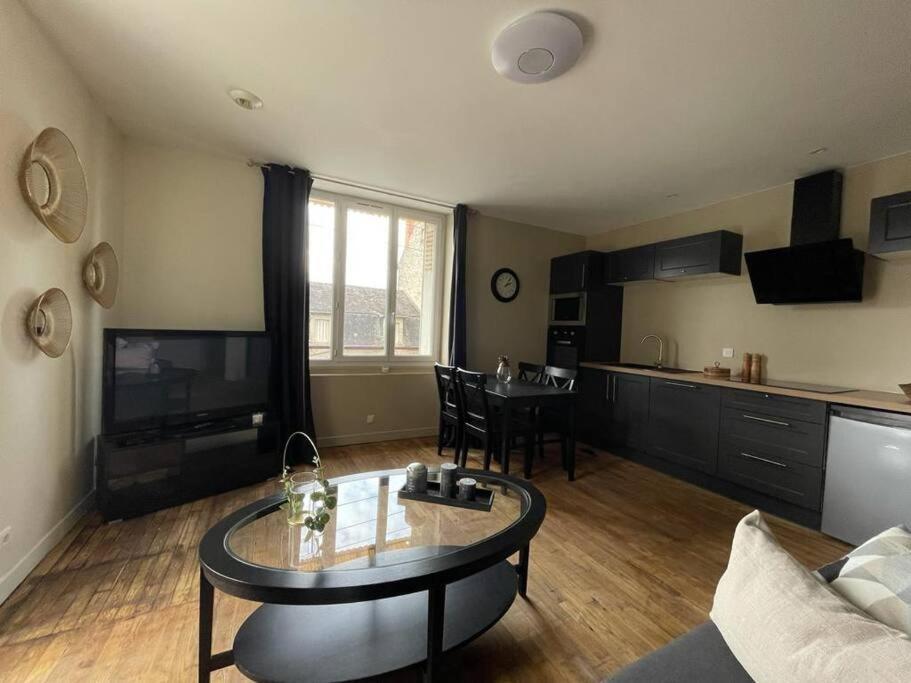 Logement A Brive Avec Terrasse Et Climatisation Pres Du Centre-Ville Et De La Gare - Fibre Internet Et Stationnements Gratuits Екстер'єр фото